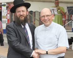 Rabbiner Shimon Großberg mit Dechant Andreas Weber 